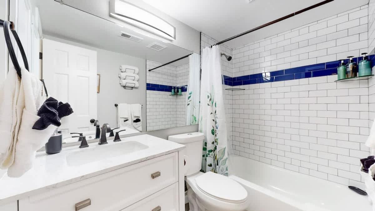 Updated Two-bedroom With Three King Beds Loft & Two Baths Casa de férias