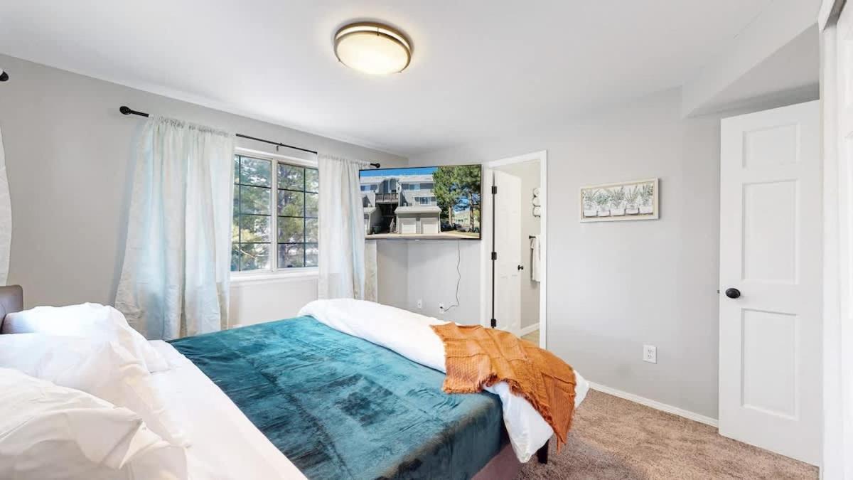 Updated Two-bedroom With Three King Beds Loft & Two Baths Casa de férias