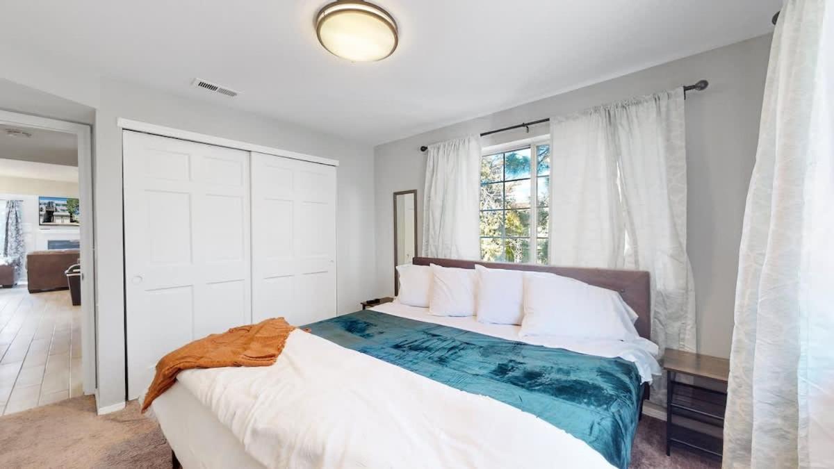 Updated Two-bedroom With Three King Beds Loft & Two Baths Aurora