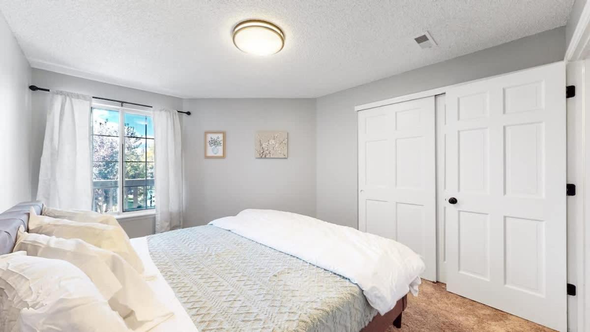 Updated Two-bedroom With Three King Beds Loft & Two Baths Casa de férias *