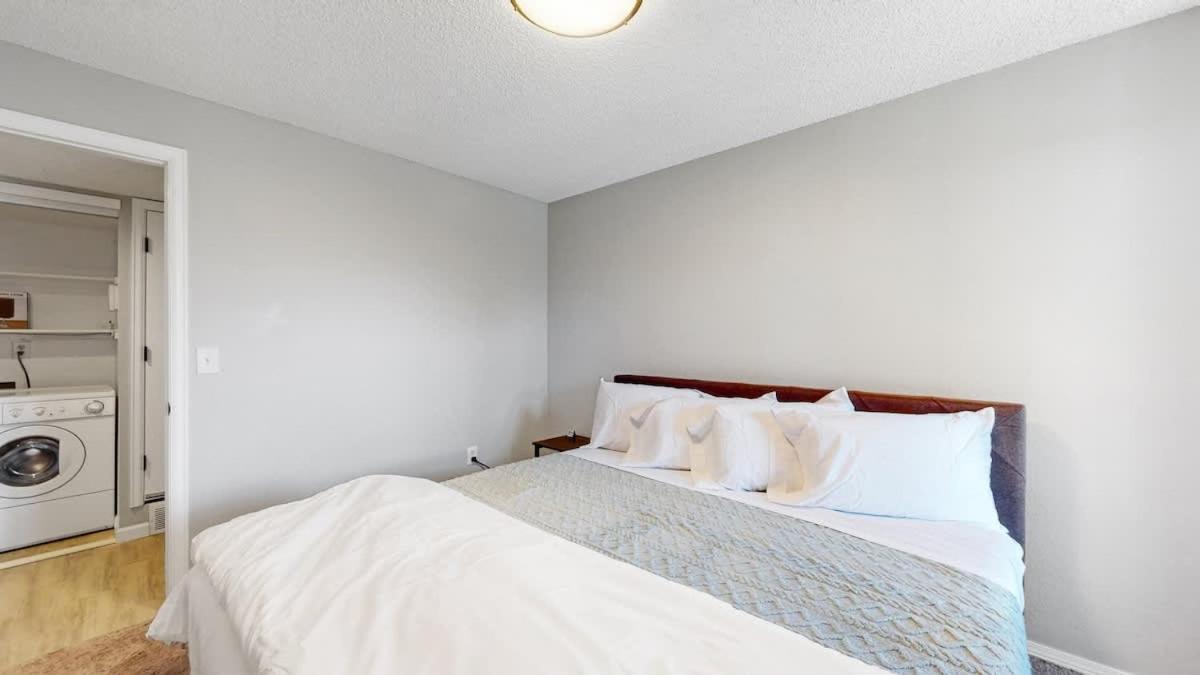 Updated Two-bedroom With Three King Beds Loft & Two Baths Casa de férias *