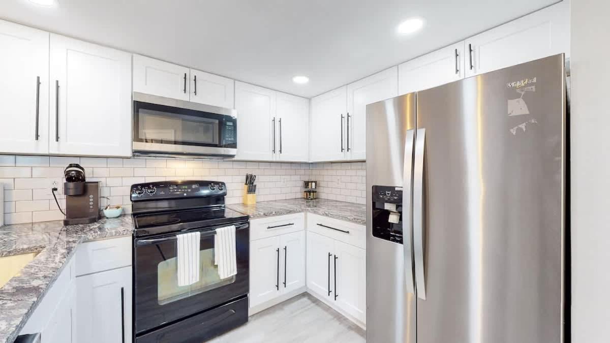 Casa de férias Updated Two-bedroom With Three King Beds Loft & Two Baths Aurora